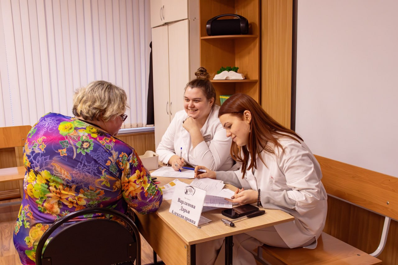 Врачи Курской областной больницы провели обследование учителей школы №46 Врачи Курской областной больницы провели обследование учителей школы №46