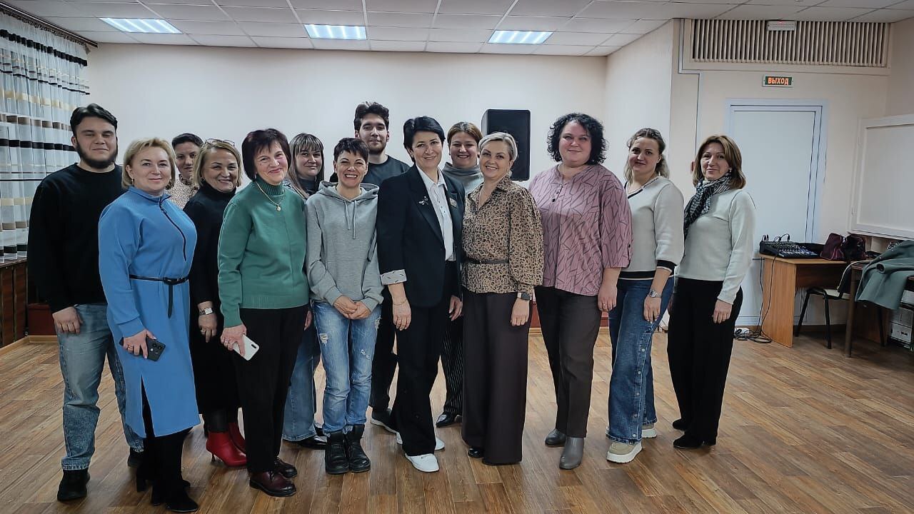 В районном Доме культуры состоялось выездное занятие по программе «Первая помощь пострадавшим», организованное Сухаревой Еленой Егоровной, начальником учебно-методического центра ТЦМК ОБУЗ «Курская областная многопрофильная... В районном Доме культуры состоялось выездное занятие по программе «Первая помощь пострадавшим», организованное Сухаревой Еленой Егоровной, начальником учебно-методического центра ТЦМК ОБУЗ «Курская областная многопрофильная...