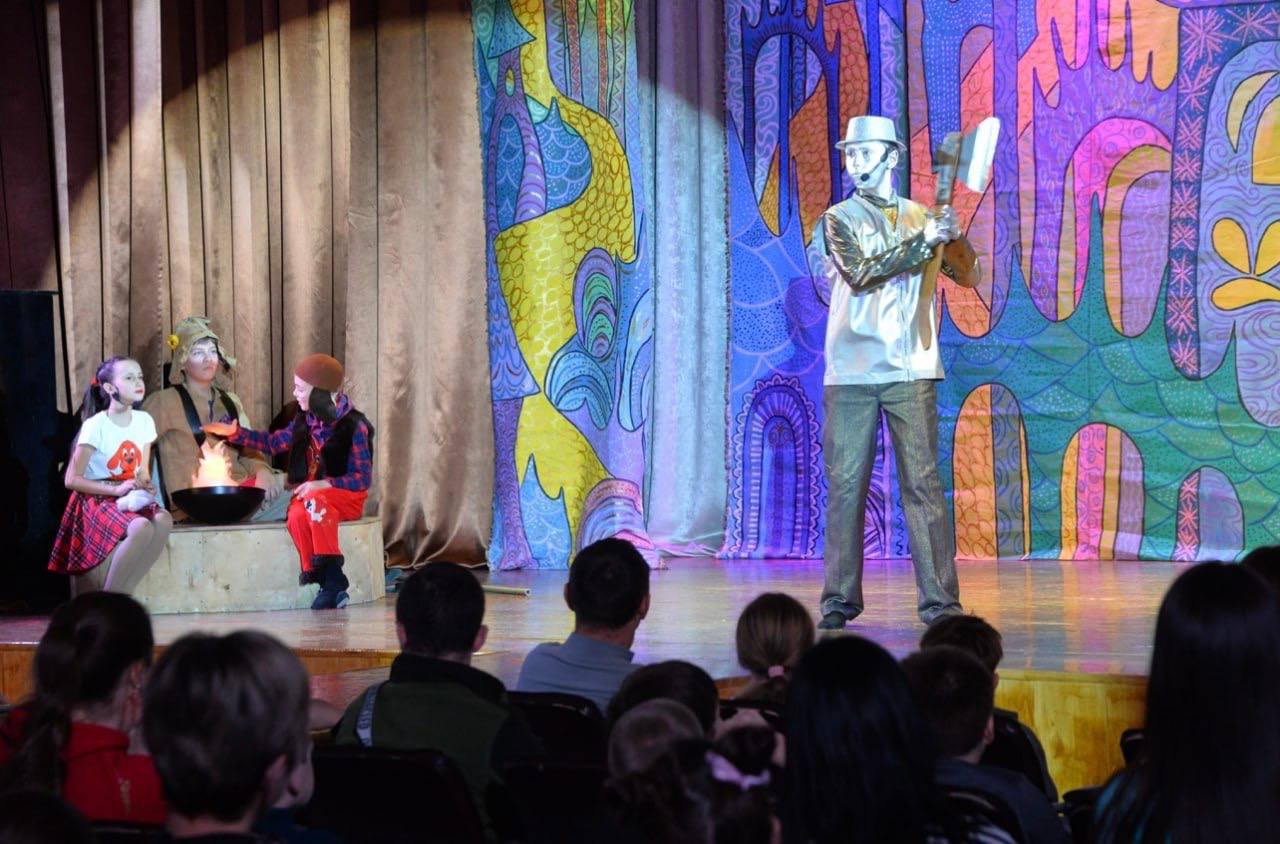 Депутаты-единороссы организовали для мальчишек и девчонок из приграничья просмотр мюзикла «Волшебник Изумрудного города» Депутаты-единороссы организовали для мальчишек и девчонок из приграничья просмотр мюзикла «Волшебник Изумрудного города»