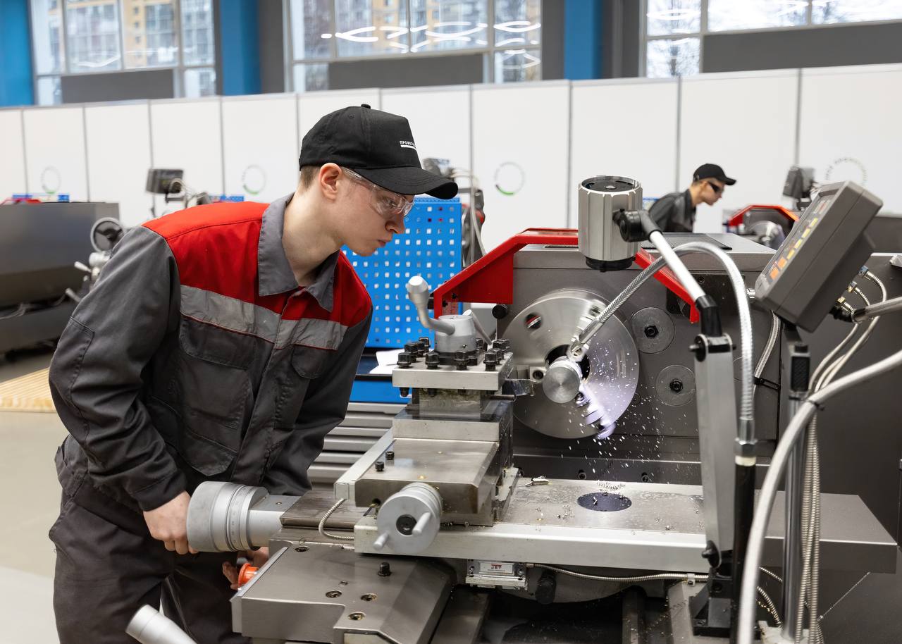 Дмитрий Чернышенко: Чемпионат «Профессионалы» – самое масштабное соревнование по профессиональному мастерству в России Дмитрий Чернышенко: Чемпионат «Профессионалы» – самое масштабное соревнование по профессиональному мастерству в России