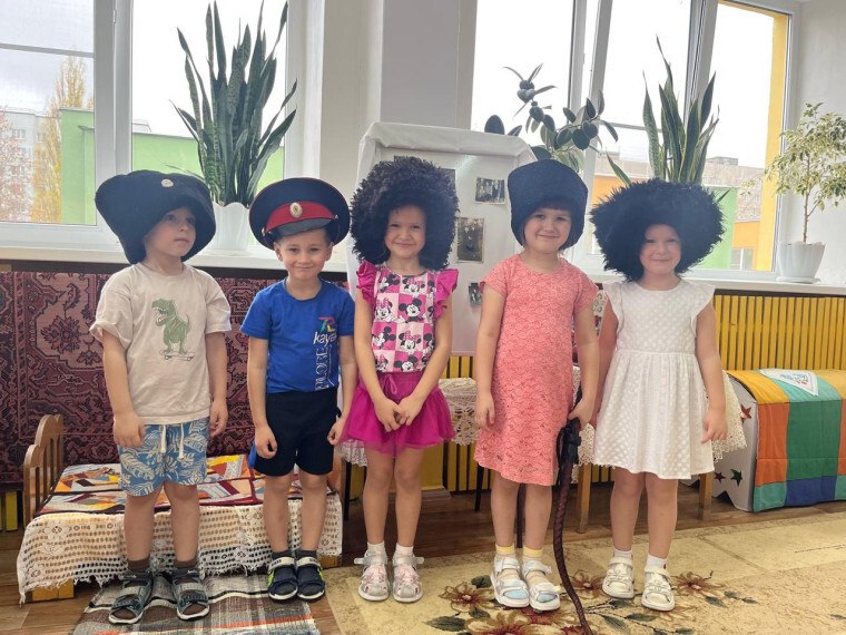 Наша великая страна Россия разнообразна, богата и многонациональна Наша великая страна Россия разнообразна, богата и многонациональна