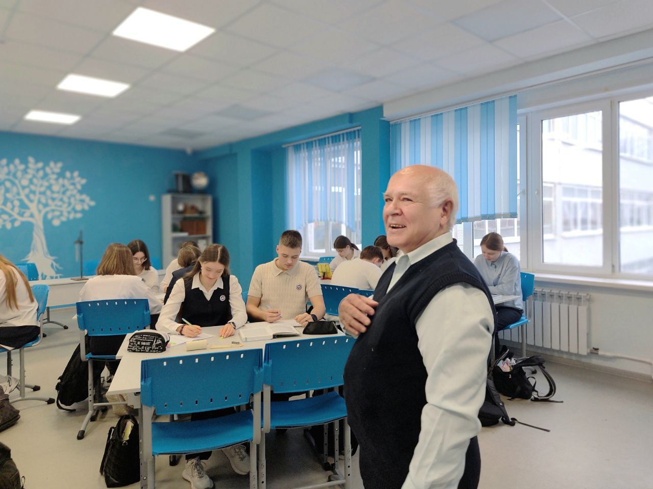 Более 20 школ региона получили федеральные знаки отличия за высокие стандарты в образовании, среди них — учебные заведения Курска Более 20 школ региона получили федеральные знаки отличия за высокие стандарты в образовании, среди них — учебные заведения Курска