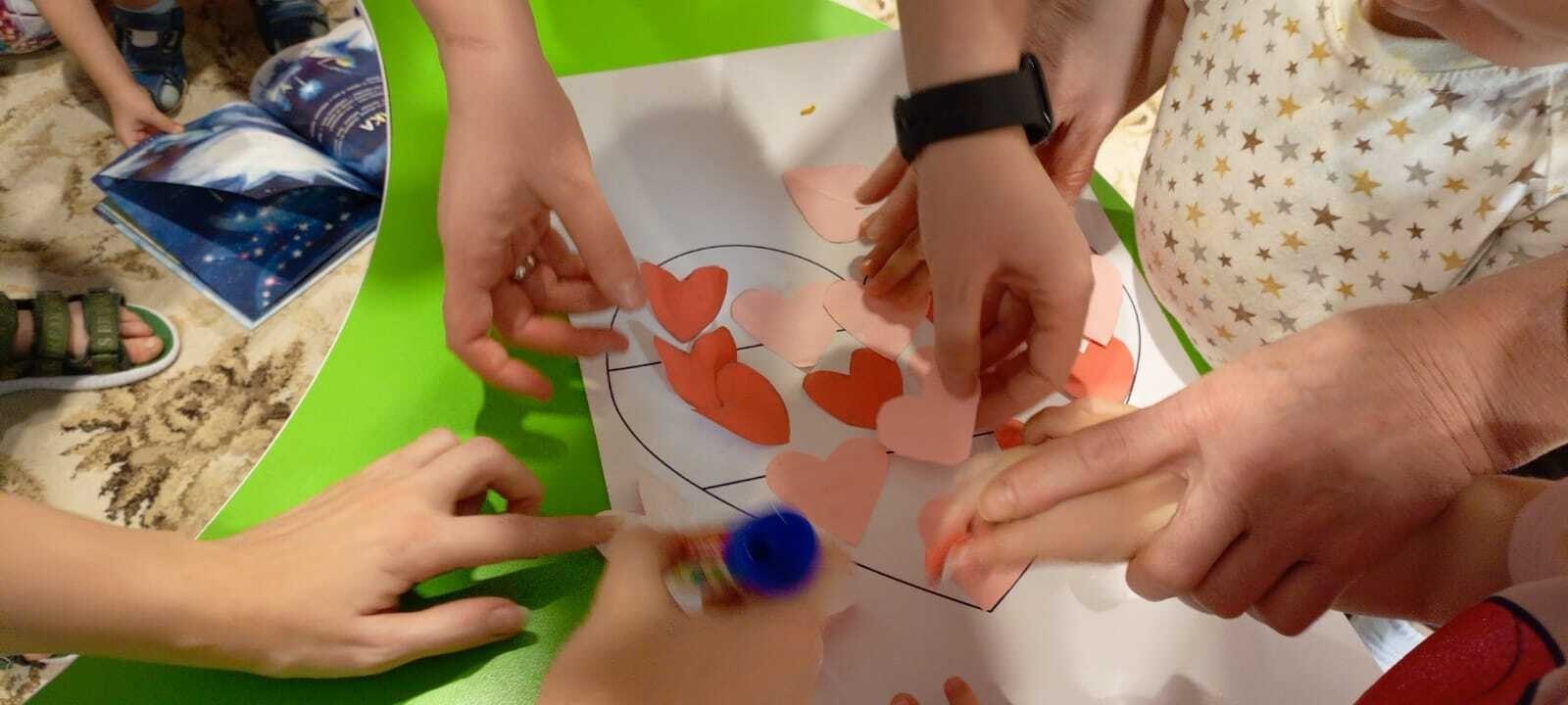 Сотрудники Культурного центра семейного чтения и досуга имени П.А. Михина провели для воспитанников Специализированного центра «Аистёнок» литературную гостиную «Передай добро по кругу» Сотрудники Культурного центра семейного чтения и досуга имени П.А. Михина провели для воспитанников Специализированного центра «Аистёнок» литературную гостиную «Передай добро по кругу»