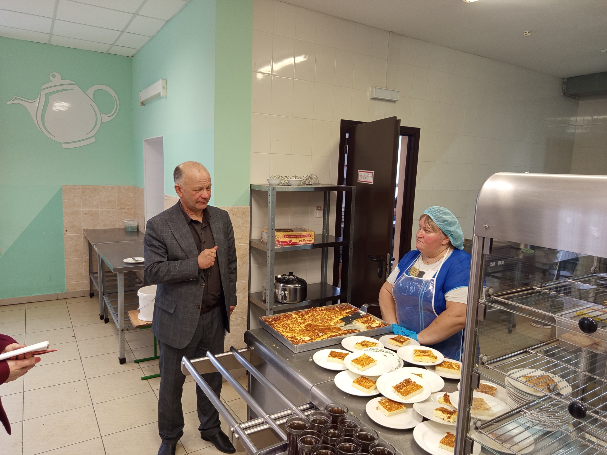 Андрей Амерев: Также решил посетить школьную столовую Андрей Амерев: Также решил посетить школьную столовую