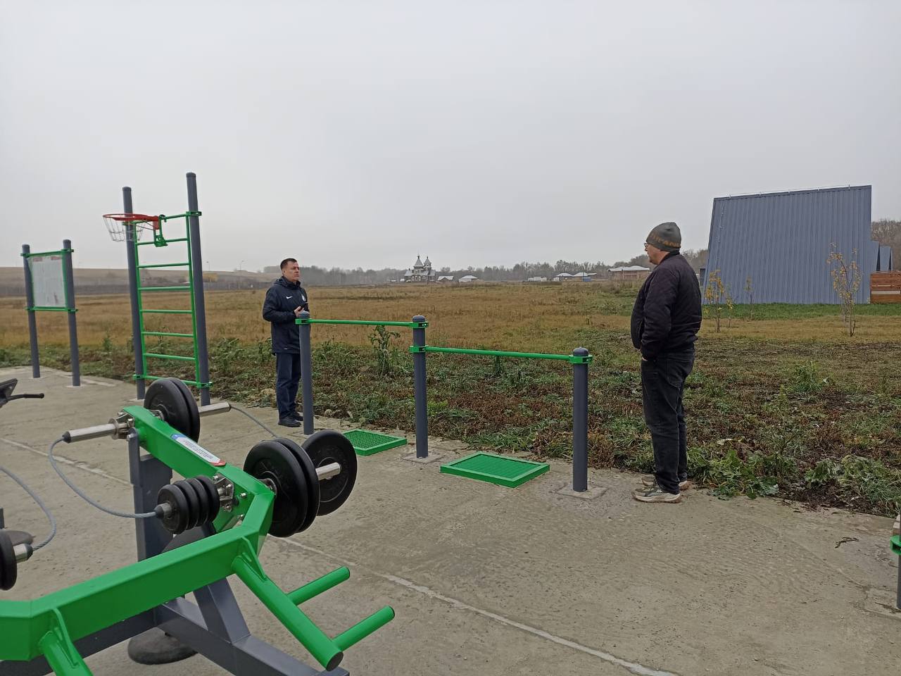 Виктор Петров: По итогам аукциона летом этого года был определен подрядчик для поставки спортивного оборудования и нанесения резинового покрытия на подготовленное бетонное основание площадки для сдачи ГТО в селе Красниково