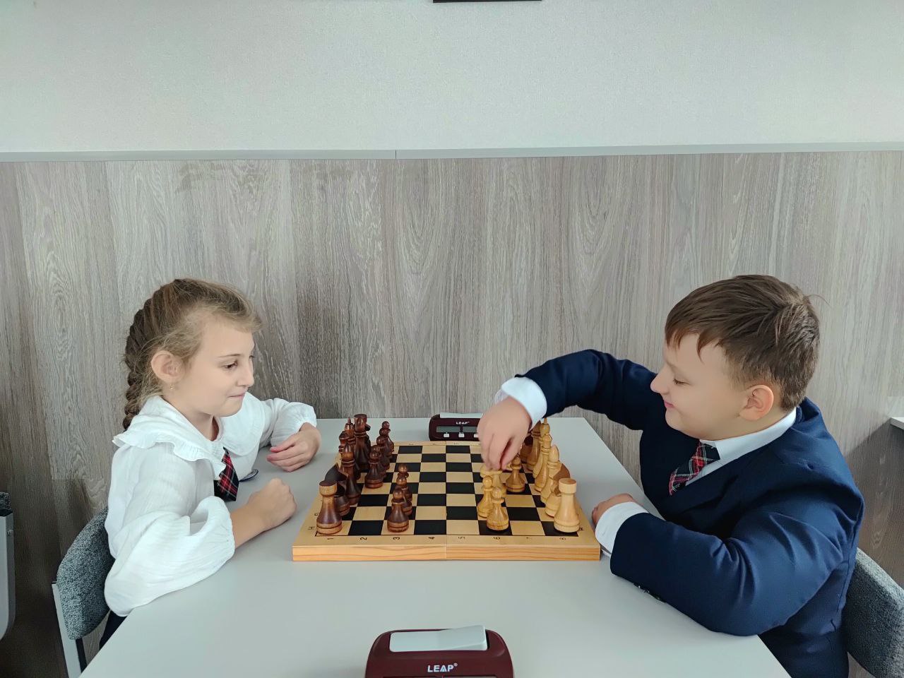 Более 20 школ региона получили федеральные знаки отличия за высокие стандарты в образовании, среди них — учебные заведения Курска Более 20 школ региона получили федеральные знаки отличия за высокие стандарты в образовании, среди них — учебные заведения Курска