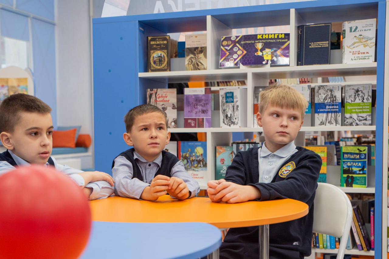 Сегодня в Центральной городской детской библиотеке школьникам напомнили о важности правовых знаний Сегодня в Центральной городской детской библиотеке школьникам напомнили о важности правовых знаний