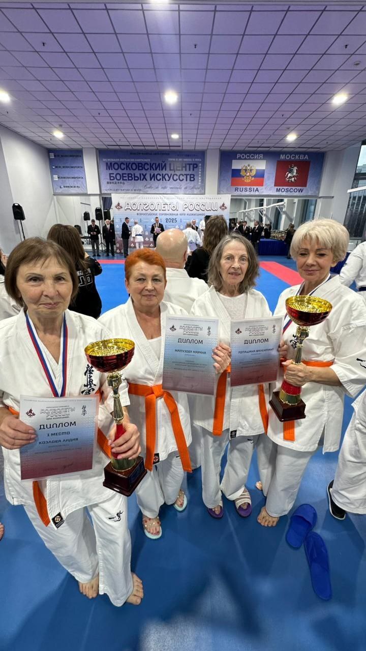 Участницы курского проекта «Секреты долголетия. Каратэ для пожилых» вошли в число лучших на Всероссийских соревнованиях по ката киокусинкай для старшего поколения «Долголеты России», который прошёл в Московском центре боевых... Участницы курского проекта «Секреты долголетия. Каратэ для пожилых» вошли в число лучших на Всероссийских соревнованиях по ката киокусинкай для старшего поколения «Долголеты России», который прошёл в Московском центре боевых...