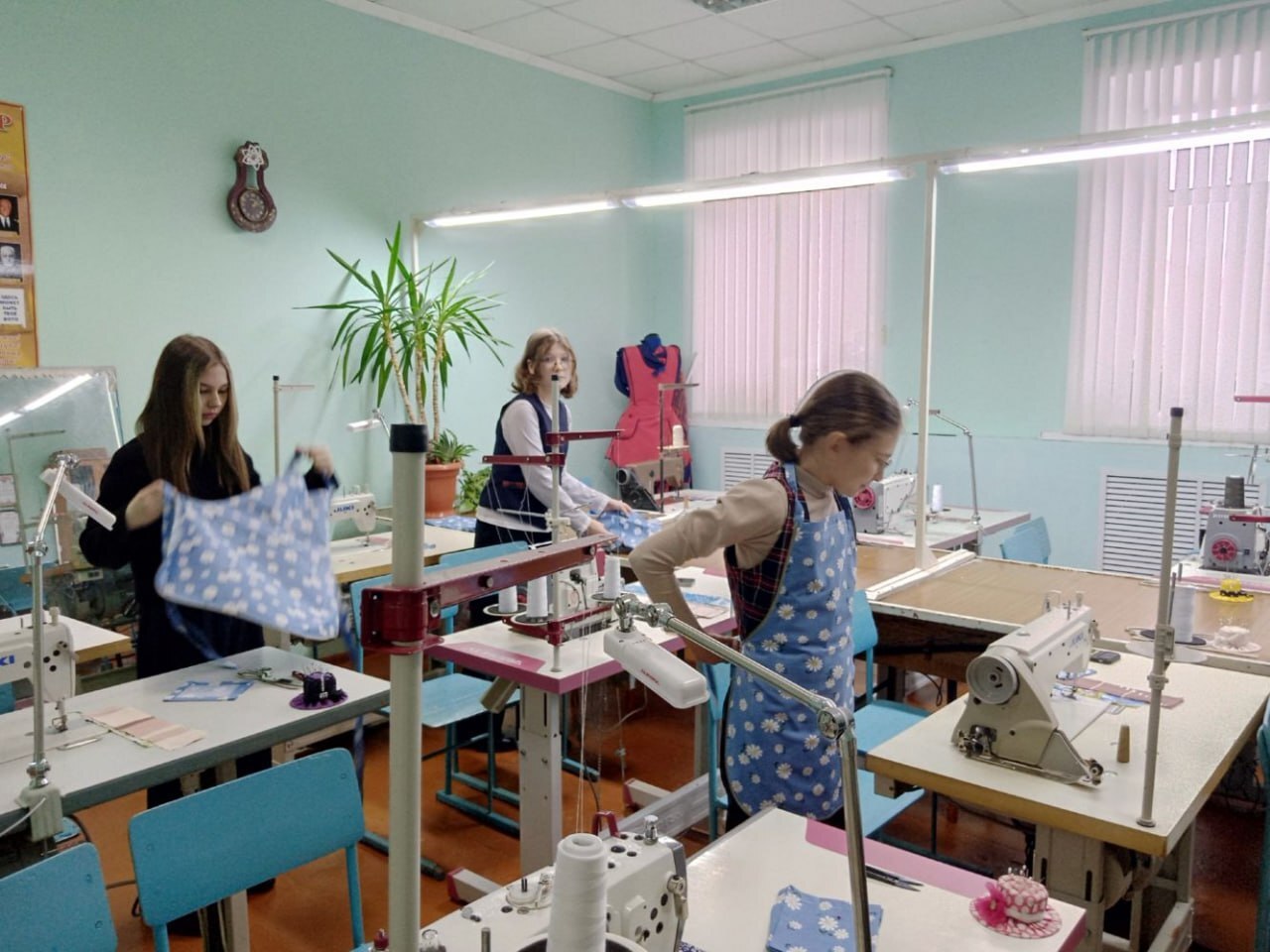 Обучающиеся 6 класса Фатежской школы №2 (классный руководитель Юлдузхон Царикова) стали участниками мастер-класса в филиале Дмитриевского агротехнологического колледжа Обучающиеся 6 класса Фатежской школы №2 (классный руководитель Юлдузхон Царикова) стали участниками мастер-класса в филиале Дмитриевского агротехнологического колледжа