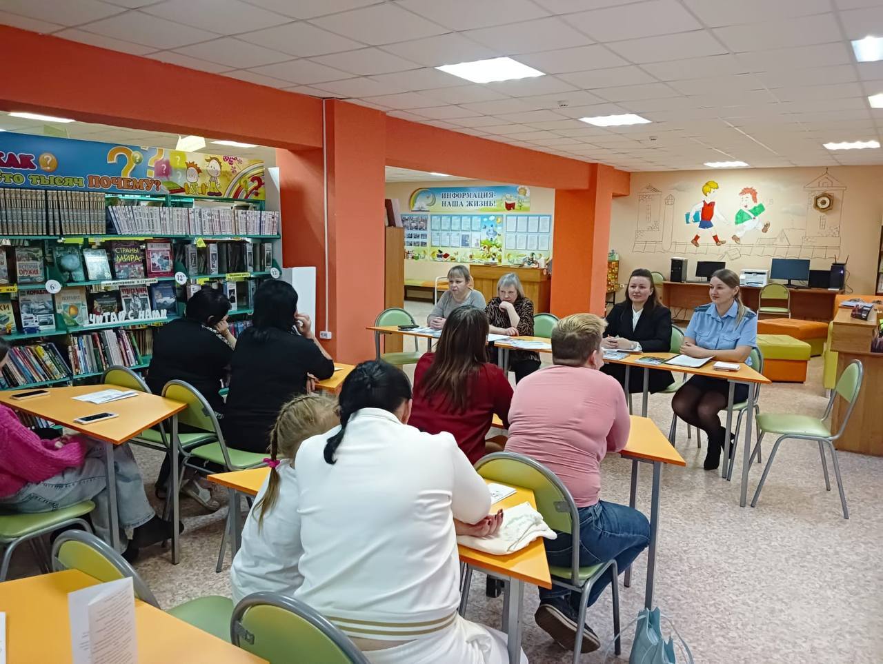 В преддверии Всероссийского дня правовой помощи детям, вчера 19.11.2025 года в Межпоселенской библиотеке Октябрьского района отдел по опеке и попечительству Администрации Октябрьского района Курской области совместно со...
