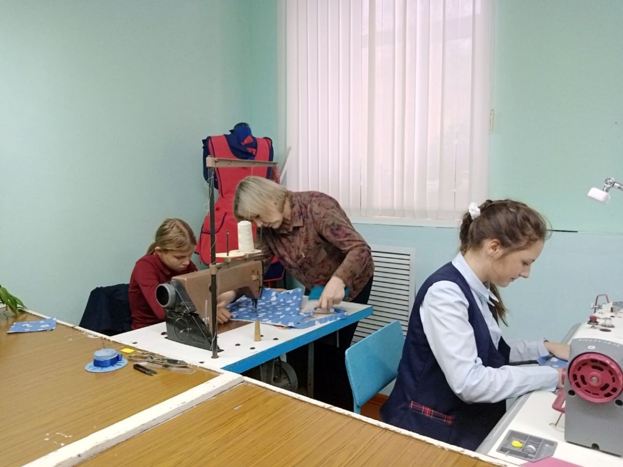 Обучающиеся 6 класса Фатежской школы №2 (классный руководитель Юлдузхон Царикова) стали участниками мастер-класса в филиале Дмитриевского агротехнологического колледжа Обучающиеся 6 класса Фатежской школы №2 (классный руководитель Юлдузхон Царикова) стали участниками мастер-класса в филиале Дмитриевского агротехнологического колледжа