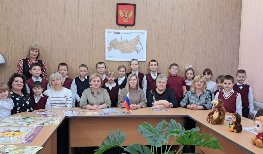 В рамках Всероссийского дня правовой помощи детям 20 ноября на базе Дмитриевской школы – интернат педагогом Миреевой Н.В. проведена познавательная игра «Права детей», в которой приняли участие начальник отдела опеки и...