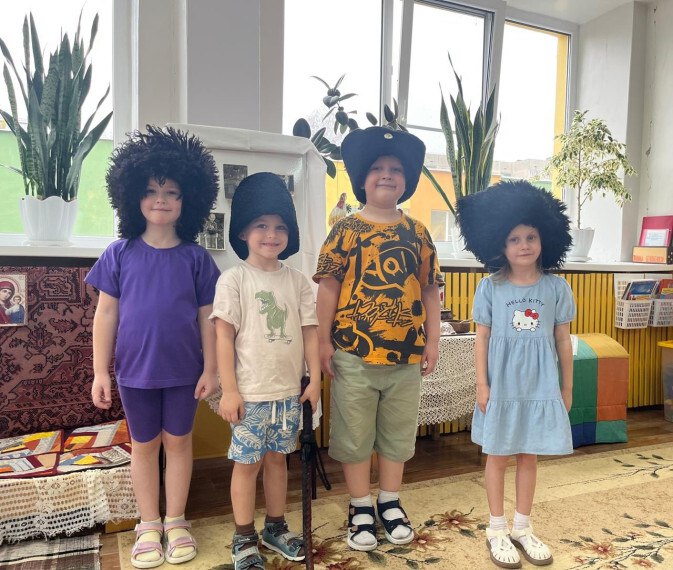 Наша великая страна Россия разнообразна, богата и многонациональна Наша великая страна Россия разнообразна, богата и многонациональна