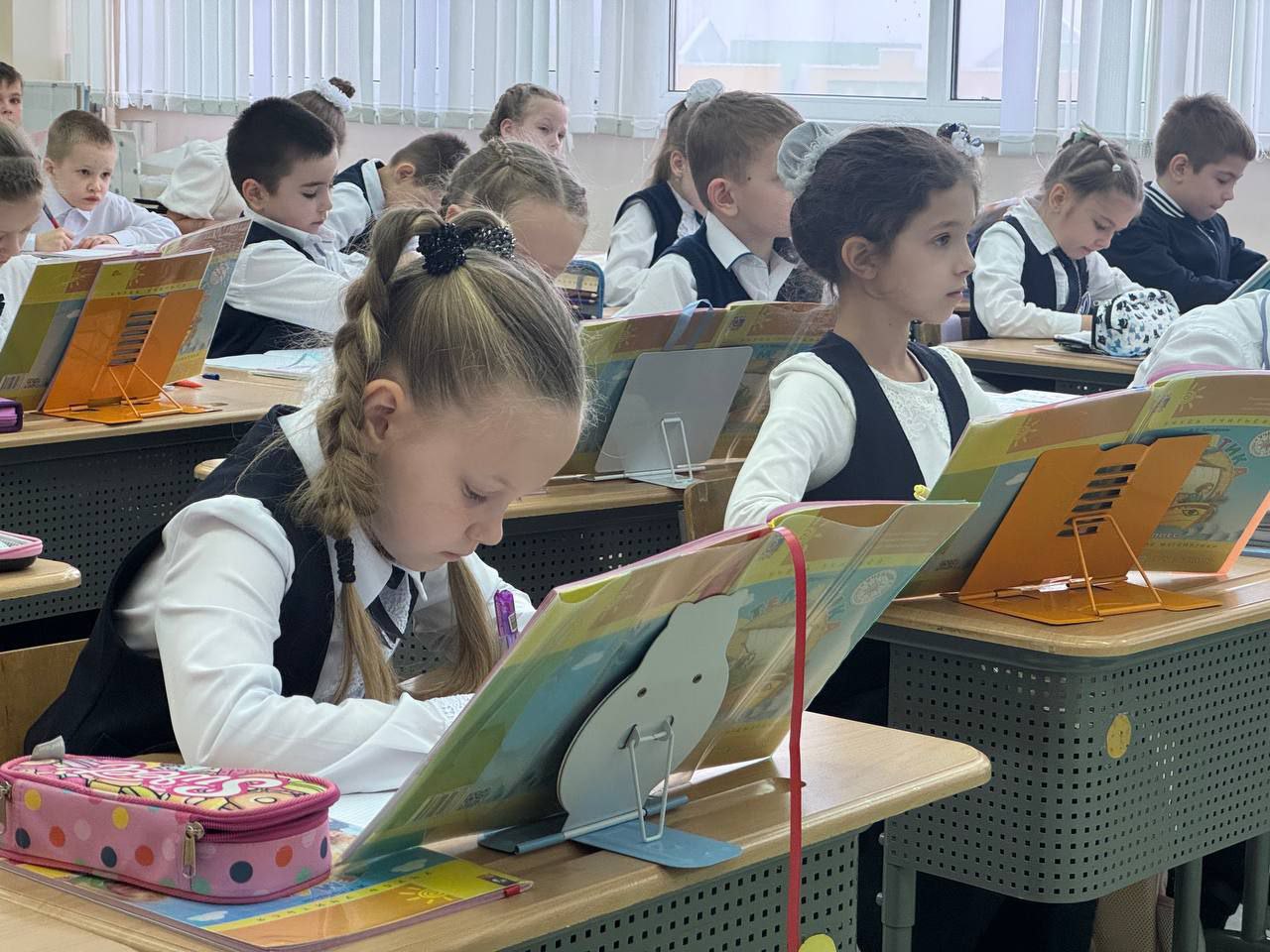 Более 20 школ региона получили федеральные знаки отличия за высокие стандарты в образовании, среди них — учебные заведения Курска Более 20 школ региона получили федеральные знаки отличия за высокие стандарты в образовании, среди них — учебные заведения Курска