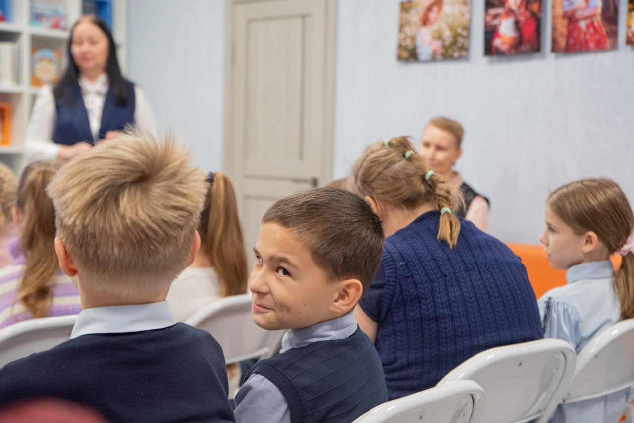 Сегодня в Центральной городской детской библиотеке школьникам напомнили о важности правовых знаний Сегодня в Центральной городской детской библиотеке школьникам напомнили о важности правовых знаний