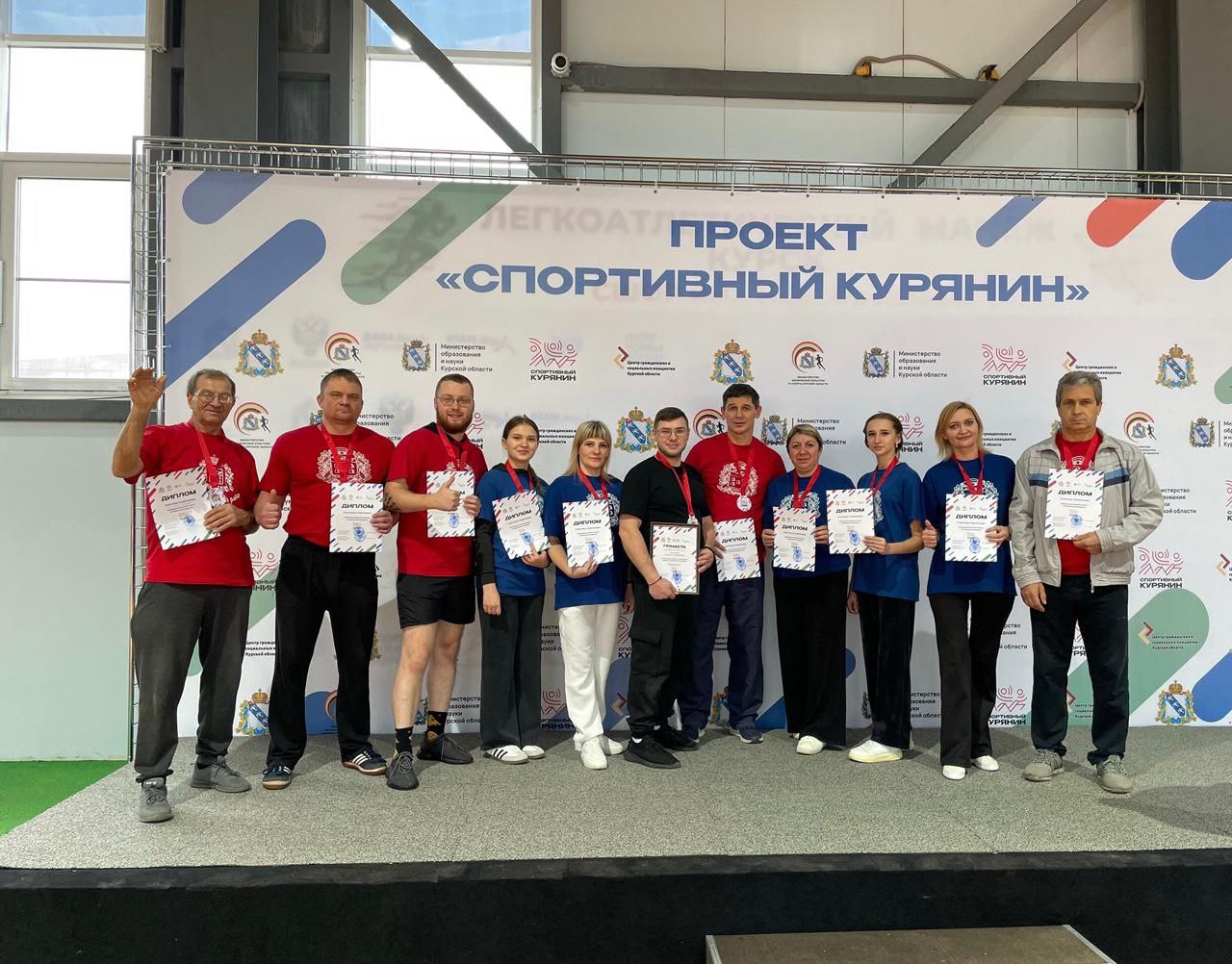 С апреля 2025 года на территории муниципальных образований Курской области реализовывался межведомственный проект «Спортивный курянин», в рамках которого проводились занятия на спортивных объектах образовательных учреждений...
