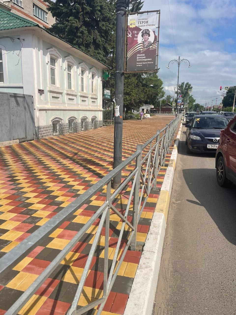 В Обояни обновили тротуары на улице Луначарского В Обояни обновили тротуары на улице Луначарского
