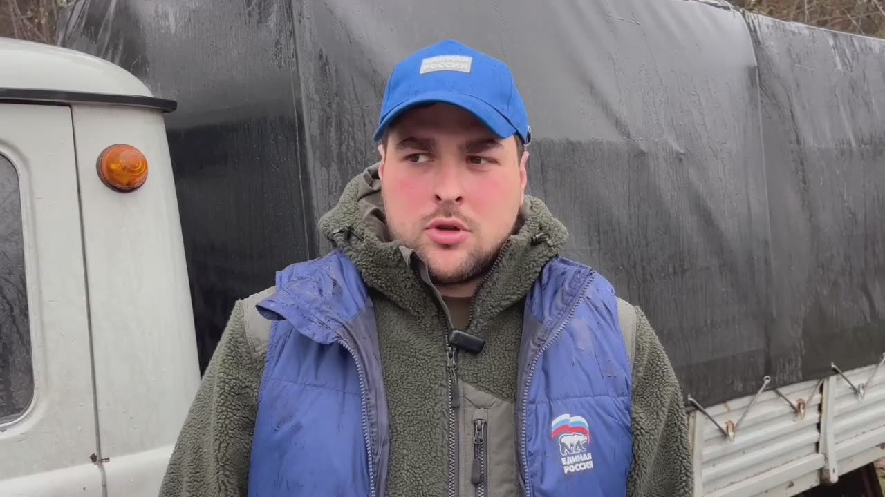 Игорь Кастюкевич: Участник 9 смены волонтерского лагеря Единой России «Курский рубеж» и член Палаты молодых законодателей от Воронежской области Константин Пилипенко доставил в лагерь грузовой УАЗ.