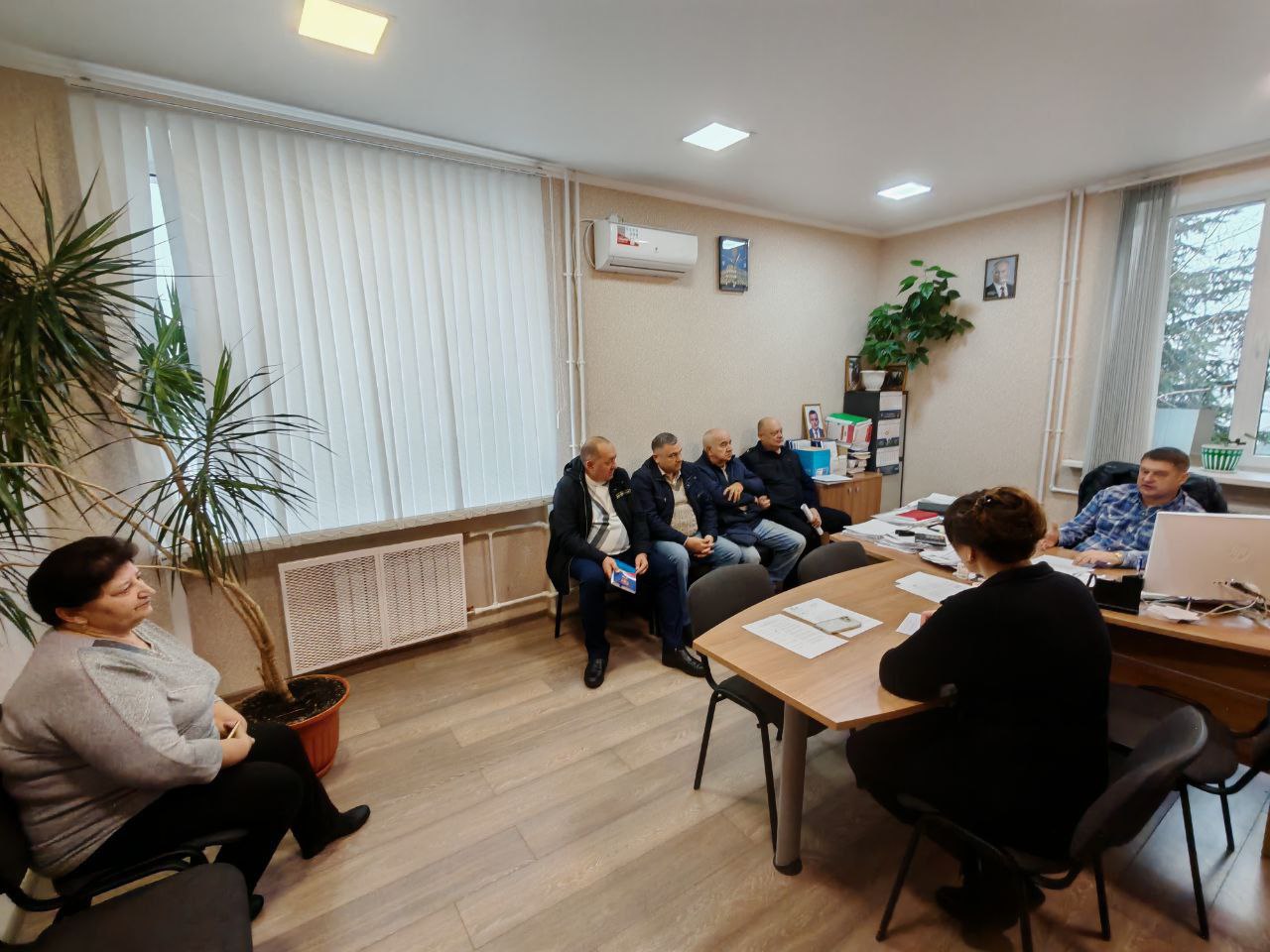 Сергей Бочаров: Сегодня в Администрации Мантуровского района Курской области состоялось очередное заседание комиссии по безопасности дорожного движения на территории Мантуровского района Курской области, на котором...