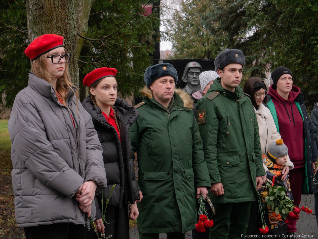 Алексей Клемешов: Сегодня состоялось открытие мемориальной доски в честь гвардии младшего сержанта Дениса Алексеевича Селиванова Алексей Клемешов: Сегодня состоялось открытие мемориальной доски в честь гвардии младшего сержанта Дениса Алексеевича Селиванова