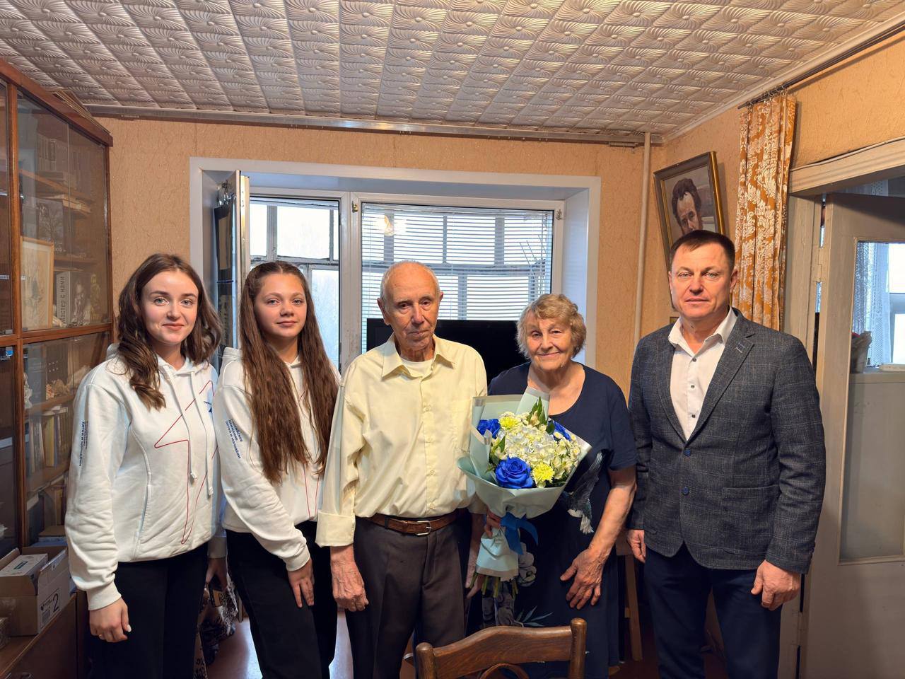 Виктор Петров: Сегодня имел честь совместно с начальником Управления культуры, молодёжной политики, физической культуры и спорта Администрации Пристенского района Гобелко Эльвирой Игоревной, с председателем местного...