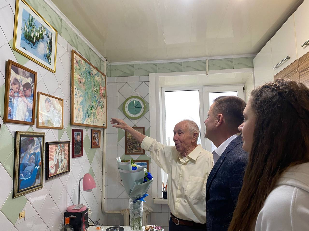 Виктор Петров: Сегодня имел честь совместно с начальником Управления культуры, молодёжной политики, физической культуры и спорта Администрации Пристенского района Гобелко Эльвирой Игоревной, с председателем местного... Виктор Петров: Сегодня имел честь совместно с начальником Управления культуры, молодёжной политики, физической культуры и спорта Администрации Пристенского района Гобелко Эльвирой Игоревной, с председателем местного...