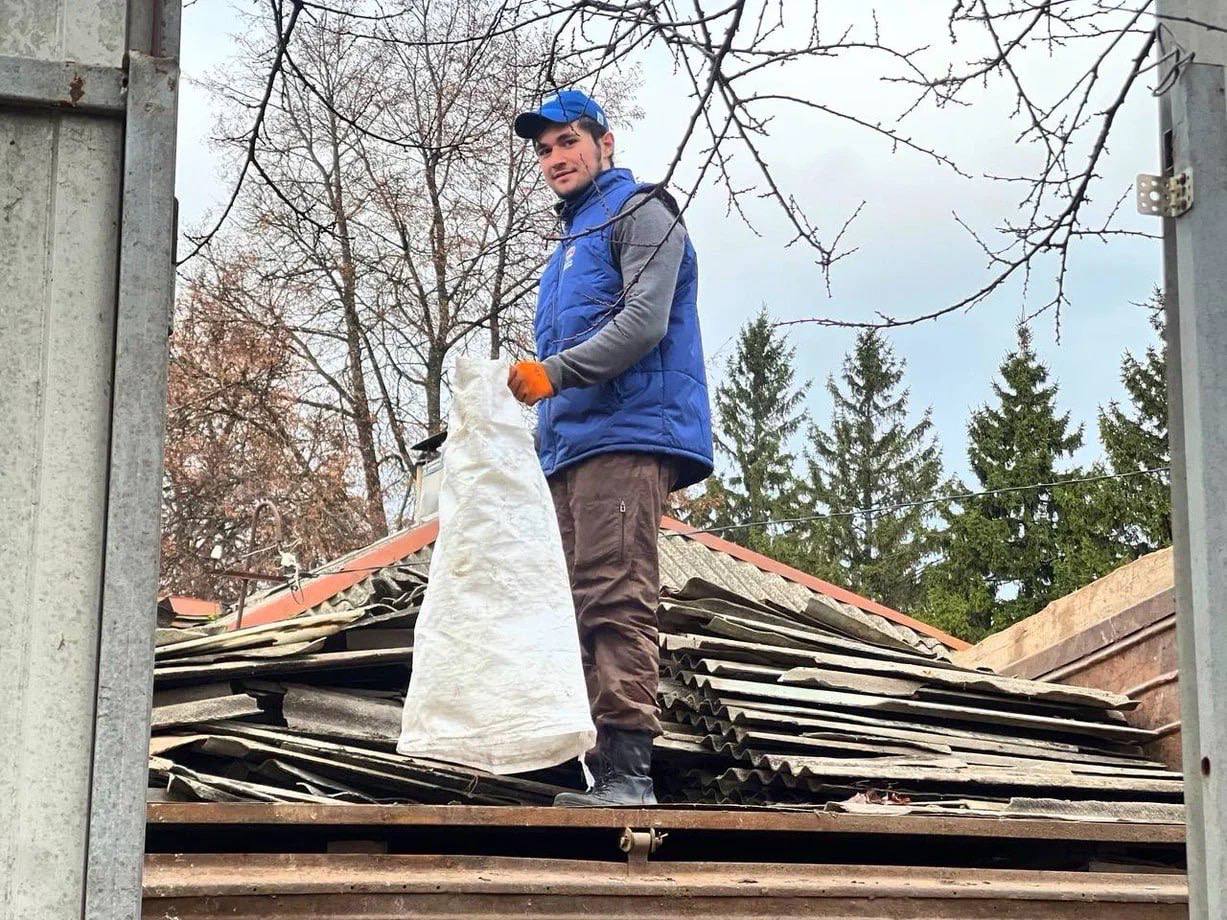 Более 60 домов в приграничье восстановлено волонтерами лагеря Единой России «Курский рубеж» Более 60 домов в приграничье восстановлено волонтерами лагеря Единой России «Курский рубеж»