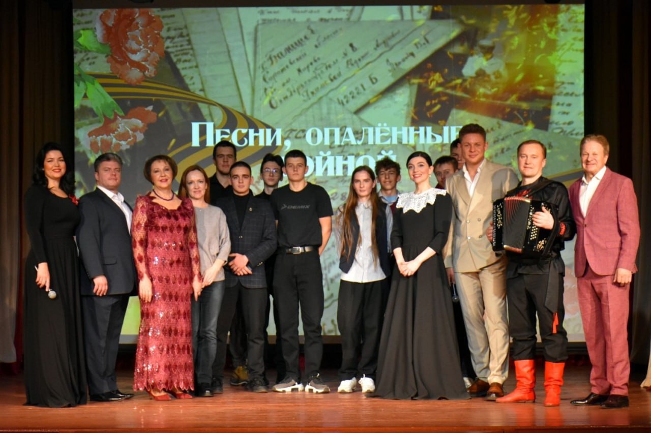 В Фатеже состоялся концерт солистов Курской государственной филармонии «Песни, опаленные войной» В Фатеже состоялся концерт солистов Курской государственной филармонии «Песни, опаленные войной»