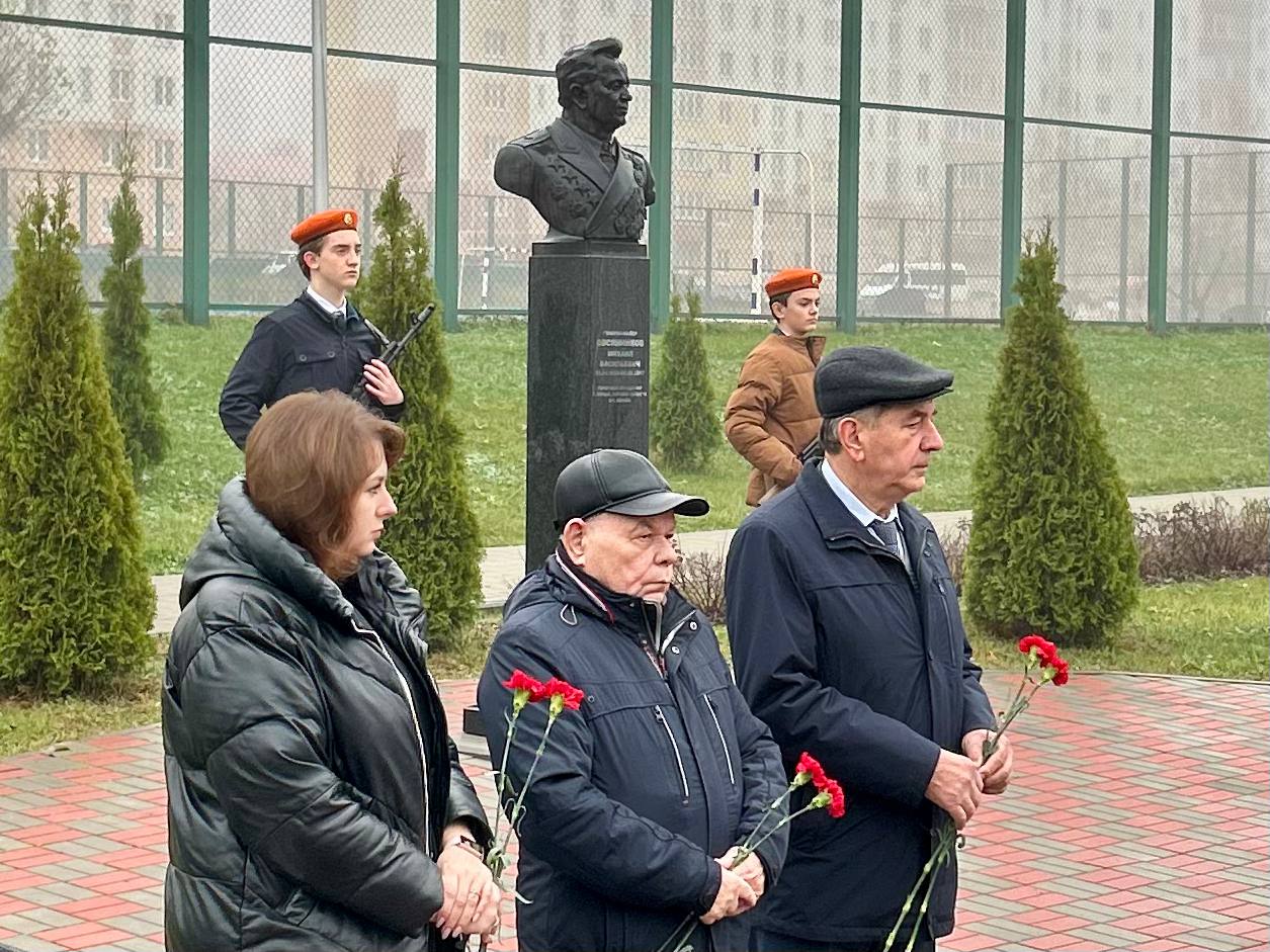 В школе № 58 Курска почтили память генерал-майора Михаила Овсянникова В школе № 58 Курска почтили память генерал-майора Михаила Овсянникова