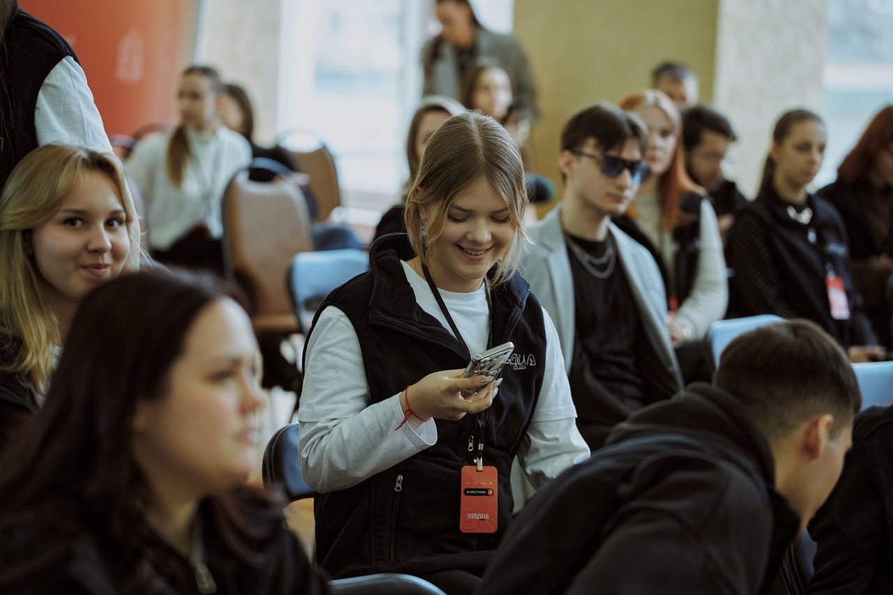 В областном Дворце молодежи стартовал молодежный медиафорум для представителей пресс-центров образовательных организаций, самостоятельных авторов, интересующихся социальными медиа и медиамаркетингом, в возрасте до 14 до 35... В областном Дворце молодежи стартовал молодежный медиафорум для представителей пресс-центров образовательных организаций, самостоятельных авторов, интересующихся социальными медиа и медиамаркетингом, в возрасте до 14 до 35...