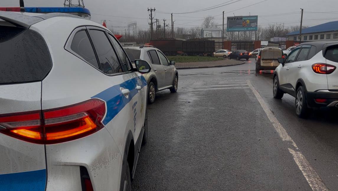 Утром на ул. Чайковского машина сбила двух пешеходов