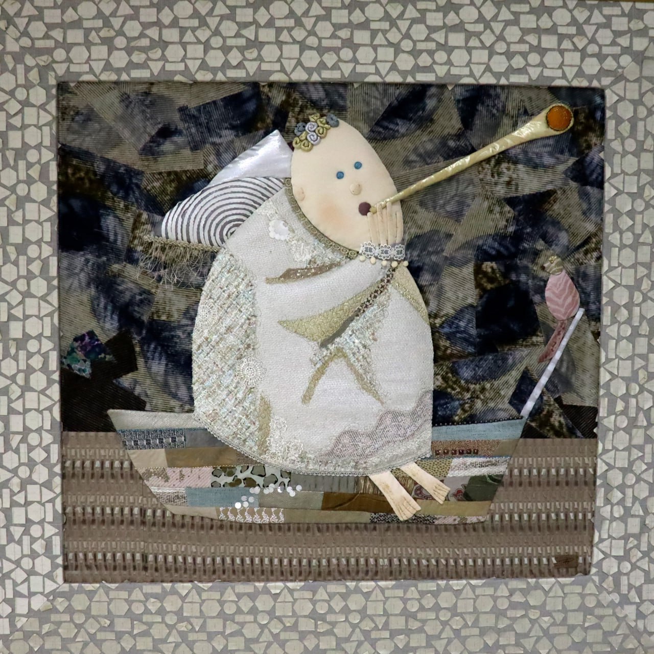 В выставочном зале Малевича работает выставка «Три Т» курского дизайнера, художника, декоратора Владимира Тельных