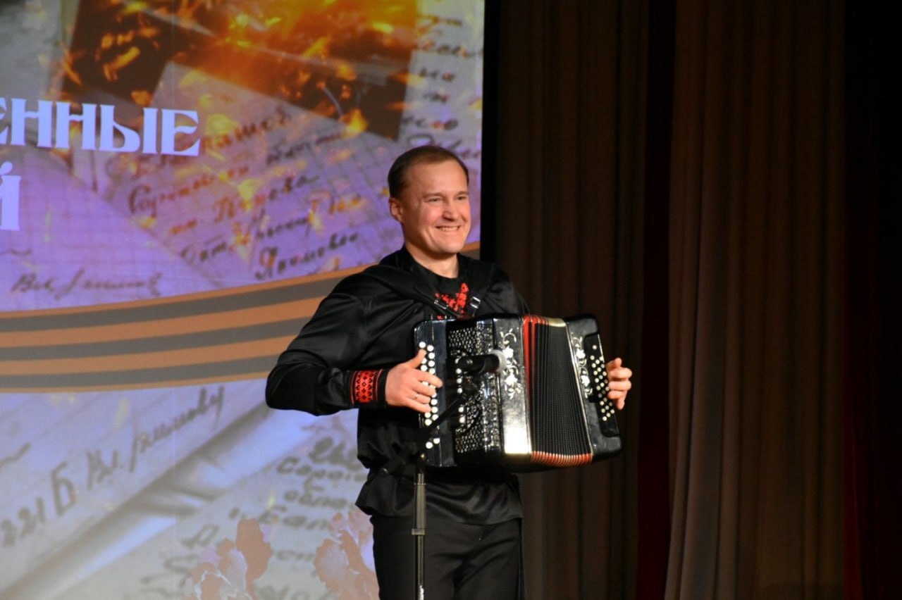 В Фатеже состоялся концерт солистов Курской государственной филармонии «Песни, опаленные войной» В Фатеже состоялся концерт солистов Курской государственной филармонии «Песни, опаленные войной»