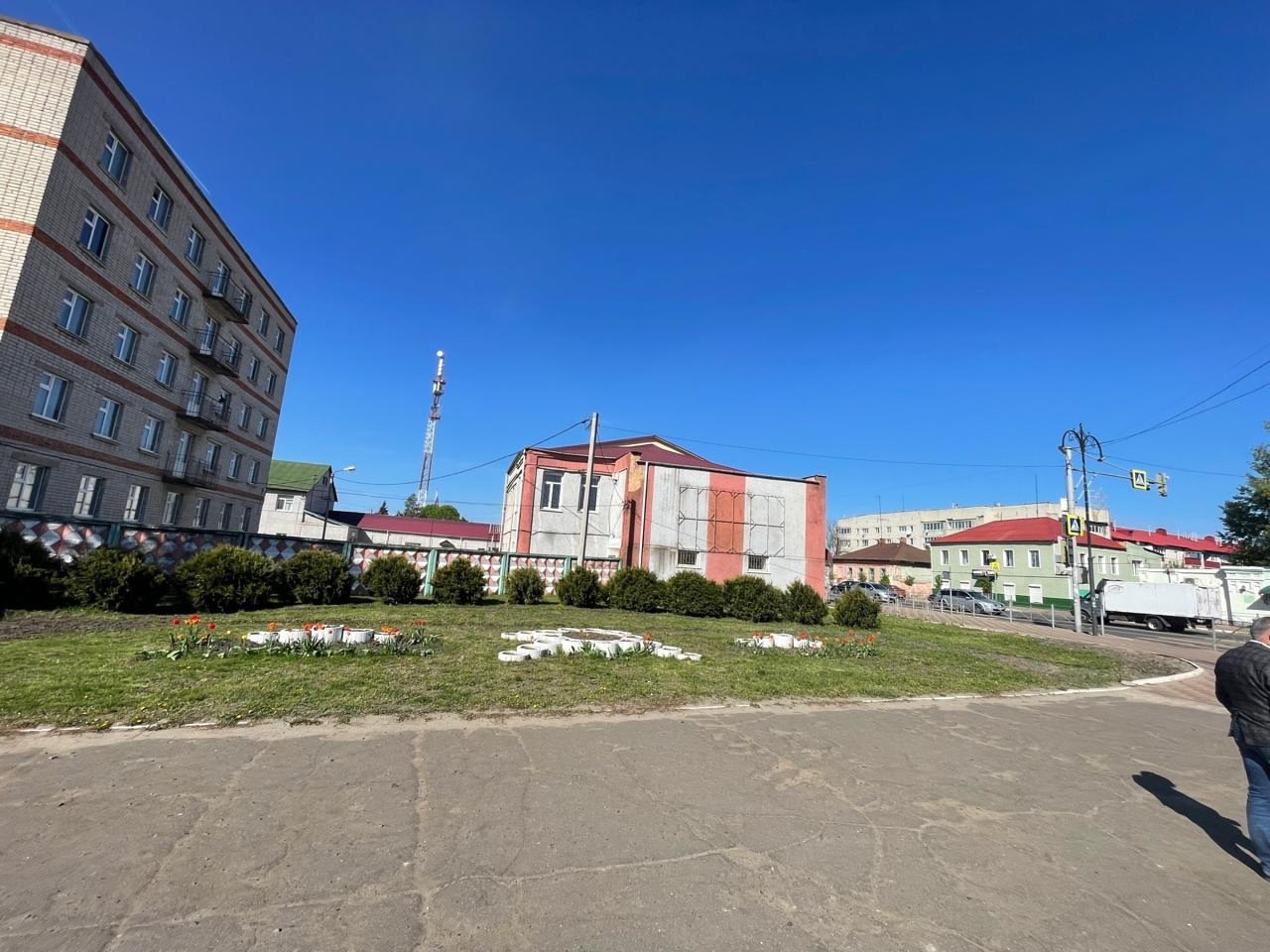 В Обояни обновили тротуары на улице Луначарского В Обояни обновили тротуары на улице Луначарского