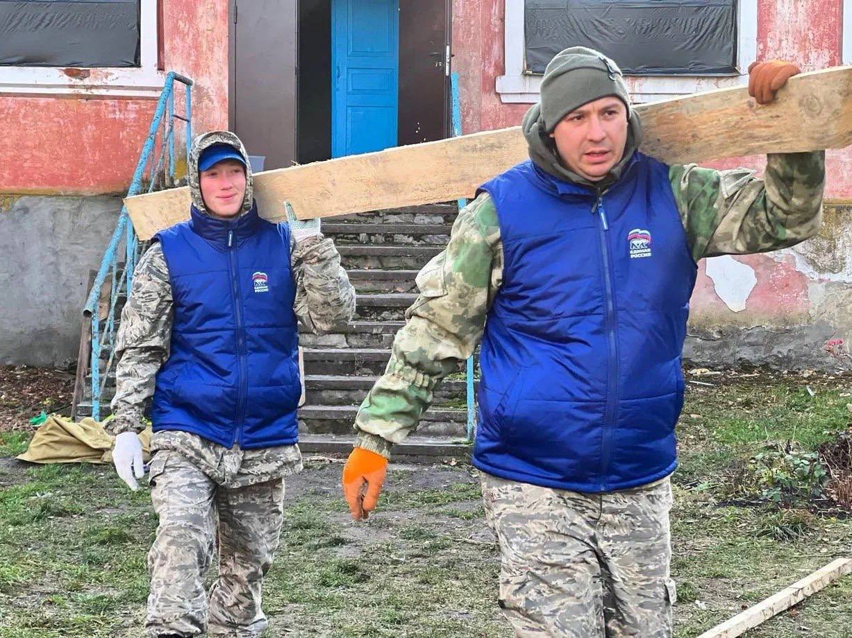 Более 60 домов в приграничье восстановлено волонтерами лагеря Единой России «Курский рубеж» Более 60 домов в приграничье восстановлено волонтерами лагеря Единой России «Курский рубеж»