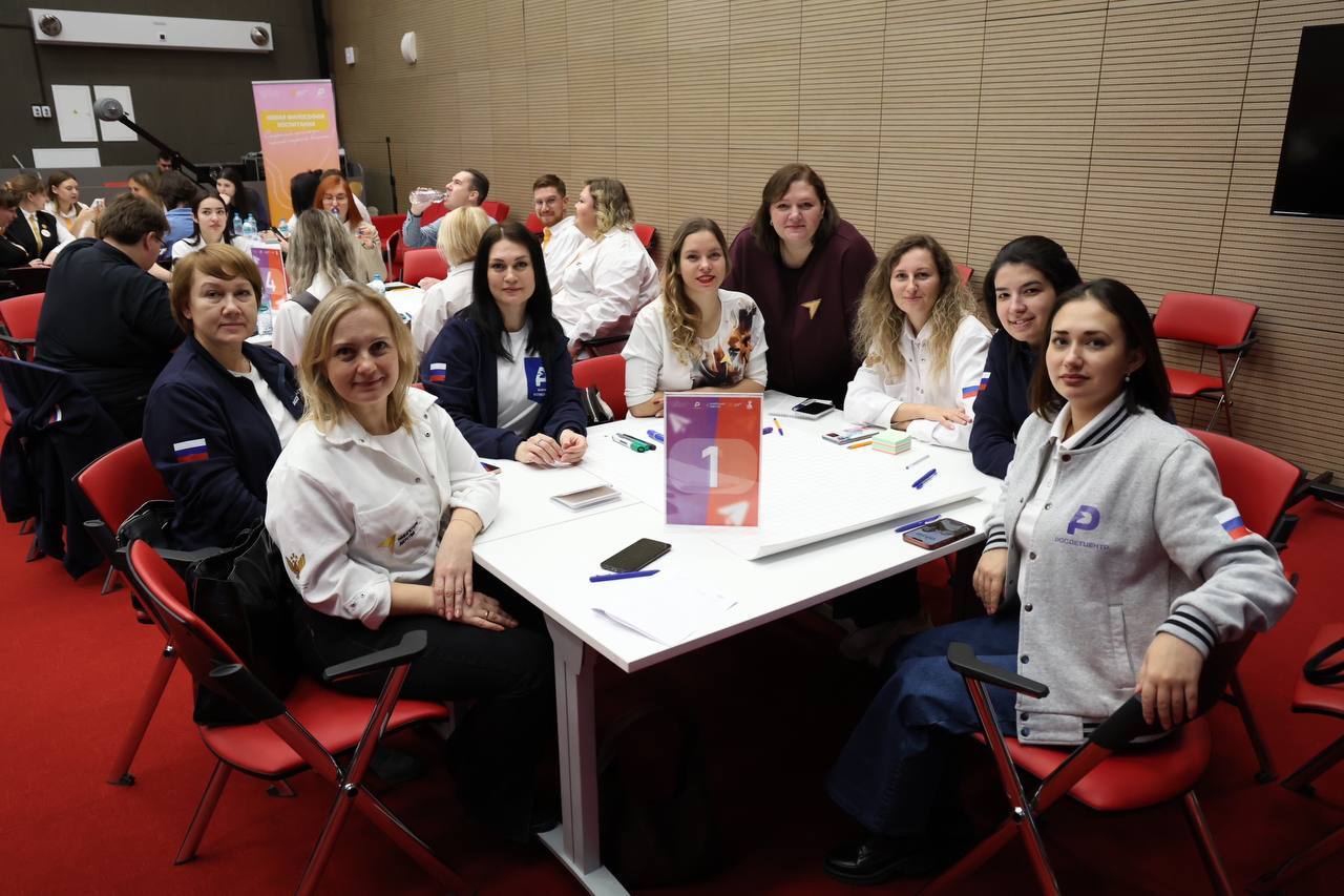 Команда «Навигаторов детства» обсуждает стратегию развития проекта Команда «Навигаторов детства» обсуждает стратегию развития проекта