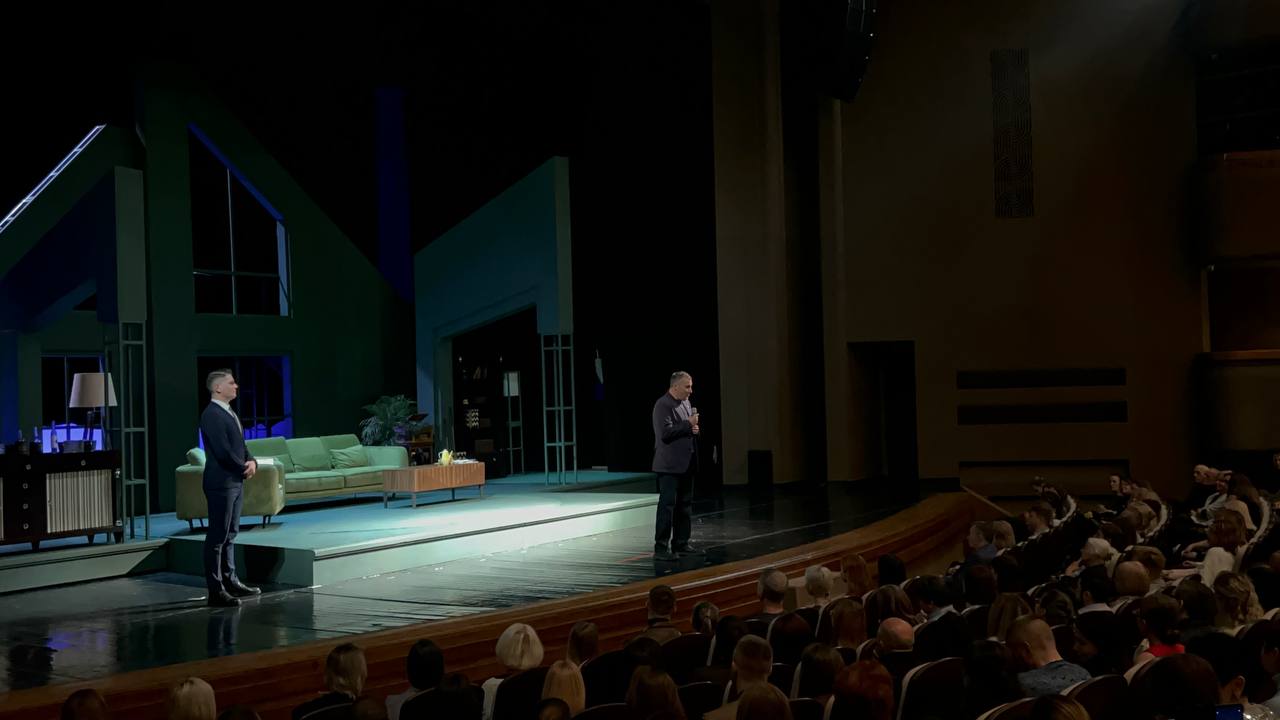 На сцене курского драмтеатра - спектакль Театра Наций «Кто боится Вирджинии Вулф?» На сцене курского драмтеатра - спектакль Театра Наций «Кто боится Вирджинии Вулф?»