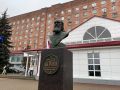 В Курске на территории областной больницы установили памятник Луке Крымскому