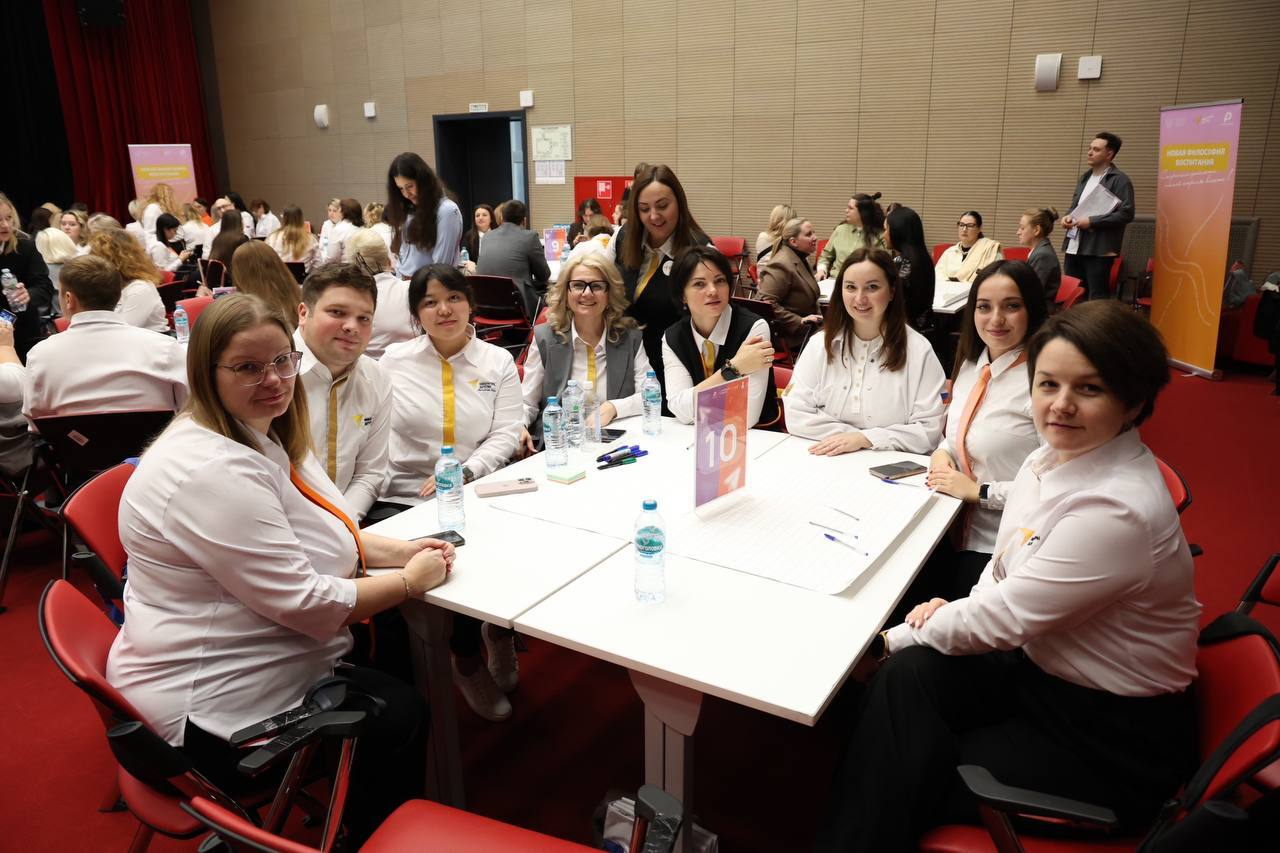 Команда «Навигаторов детства» обсуждает стратегию развития проекта Команда «Навигаторов детства» обсуждает стратегию развития проекта