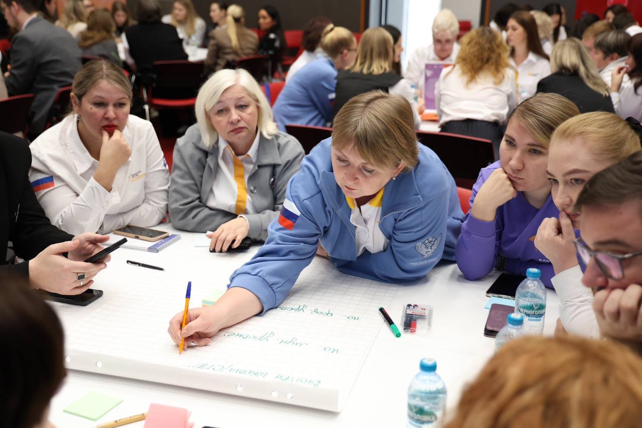 Команда «Навигаторов детства» обсуждает стратегию развития проекта