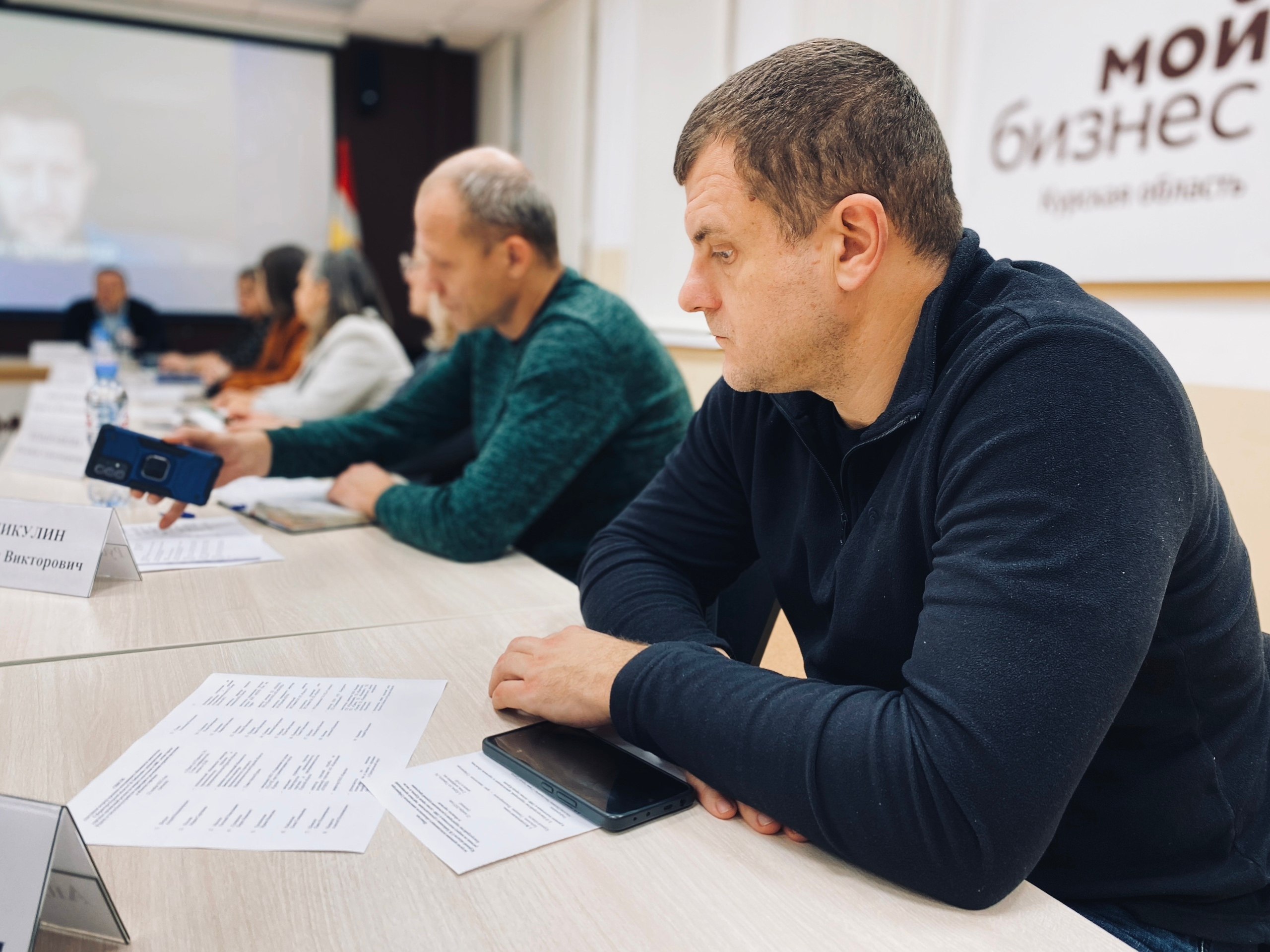 О подготовке к 1000-летию Курска, продукции местных производителей на прилавках, использовании национального мессенджера MAX в магазинах говорили с представителями сферы торговли О подготовке к 1000-летию Курска, продукции местных производителей на прилавках, использовании национального мессенджера MAX в магазинах говорили с представителями сферы торговли