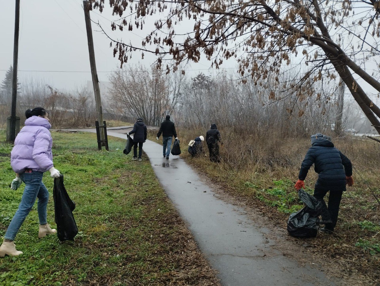В округах продолжаются субботники