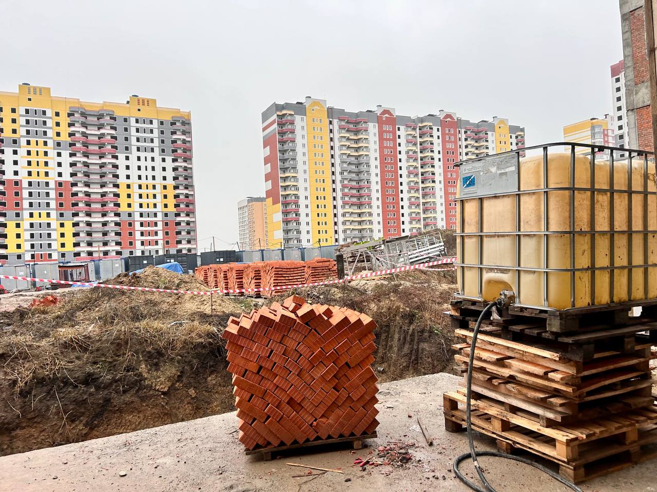 Губернатор Курской области посетил строящуюся школу на проспекте Плевицкой Губернатор Курской области посетил строящуюся школу на проспекте Плевицкой