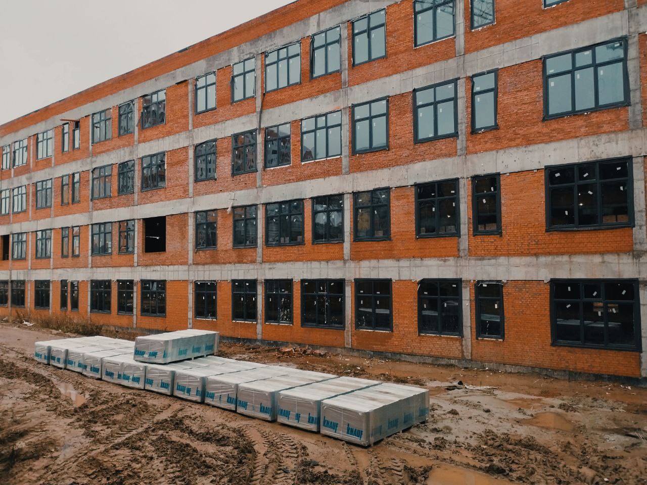 Александр Хинштейн посетил строящуюся школу на проспекте Плевицкой в Курске Александр Хинштейн посетил строящуюся школу на проспекте Плевицкой в Курске