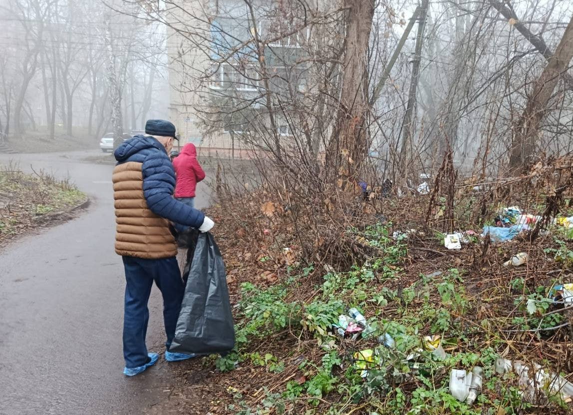 В округах продолжаются субботники В округах продолжаются субботники