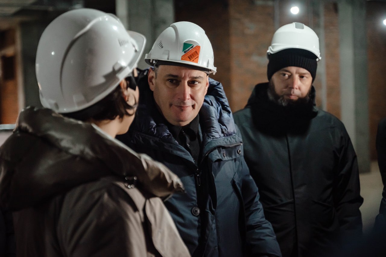 Накануне губернатор Курской области Александр Хинштейн проверил ход строительства школы на проспекте Плевицкой на 1,6 тыс Накануне губернатор Курской области Александр Хинштейн проверил ход строительства школы на проспекте Плевицкой на 1,6 тыс