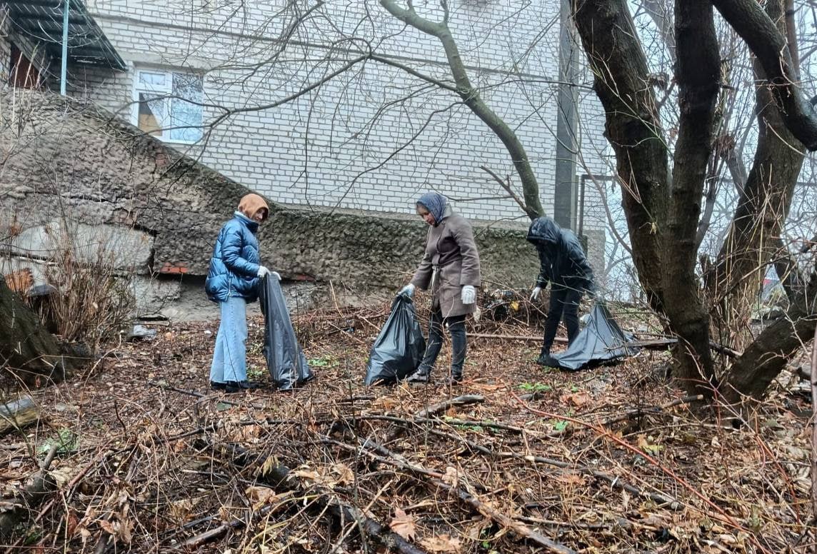 В округах продолжаются субботники В округах продолжаются субботники