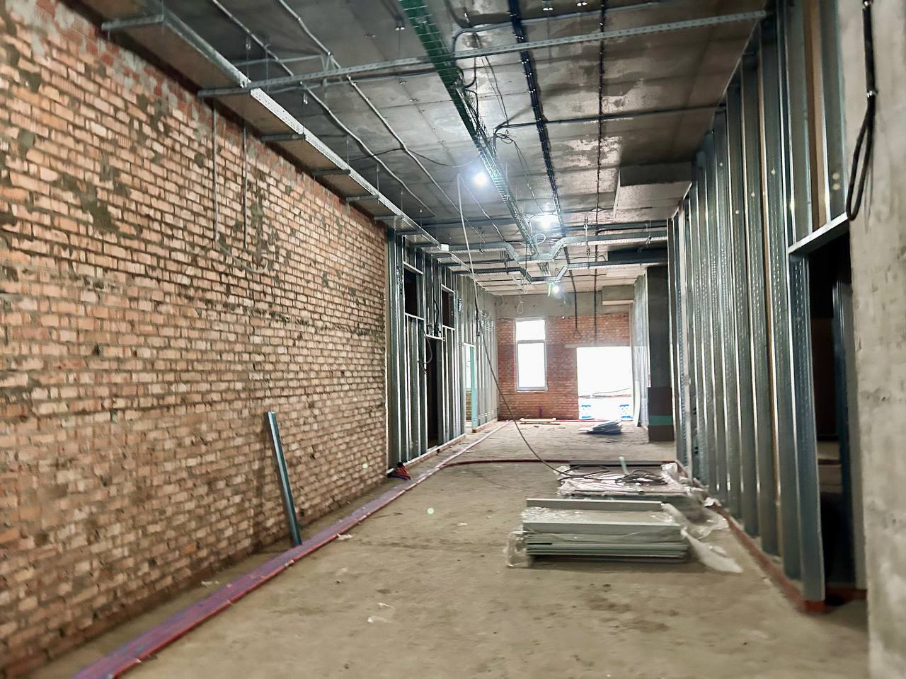 Губернатор Курской области посетил строящуюся школу на проспекте Плевицкой Губернатор Курской области посетил строящуюся школу на проспекте Плевицкой