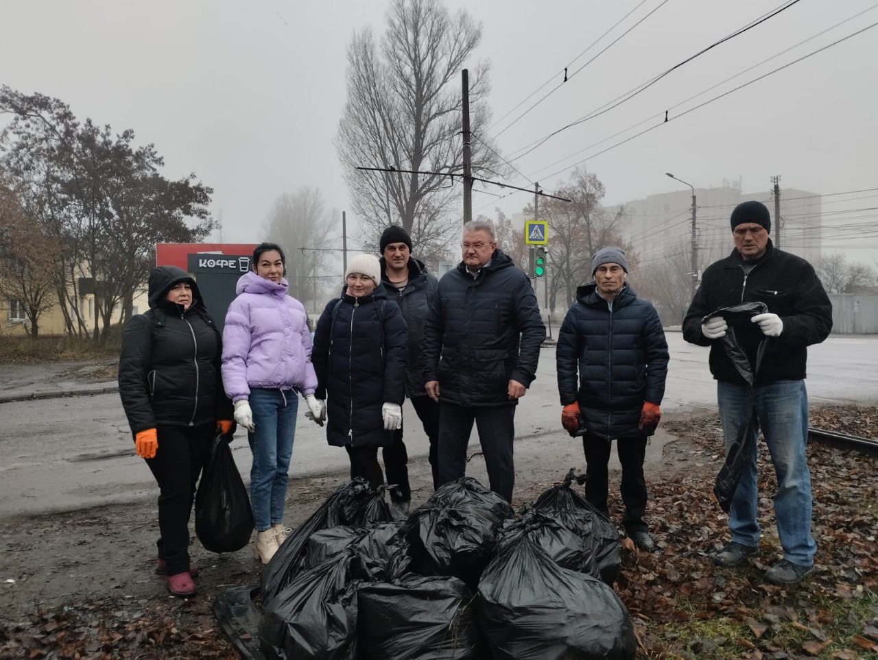 В округах продолжаются субботники В округах продолжаются субботники