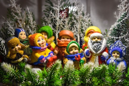 В Курске открылась выставка «Краски новогодней сказки»